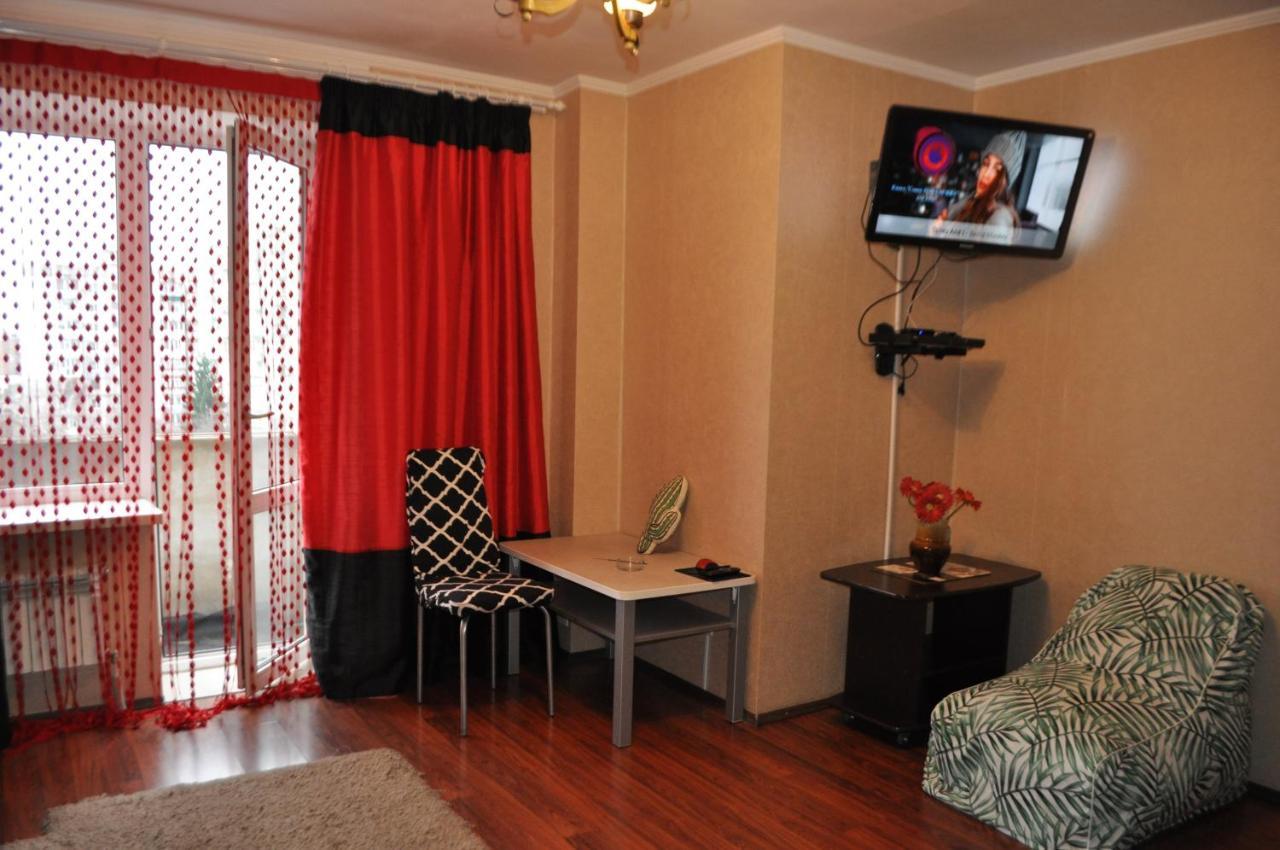 Spacious Apartment With Balcony Kremenciuk Exterior foto
