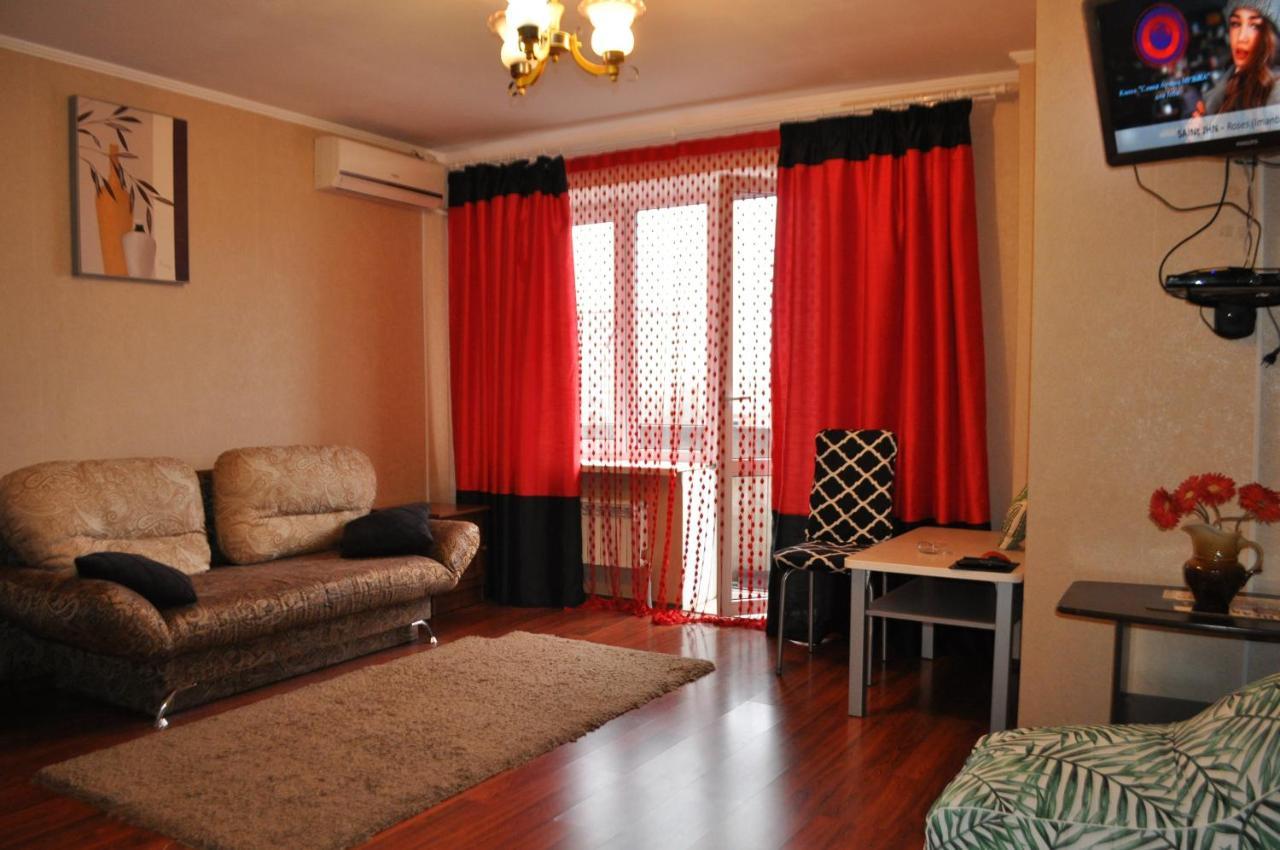 Spacious Apartment With Balcony Kremenciuk Exterior foto